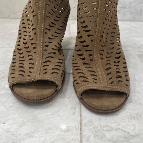 VIA SPIGA {10} Tan Wedge Shoes Peep Toe Laser Cut-out Design - Picture 3 of 14